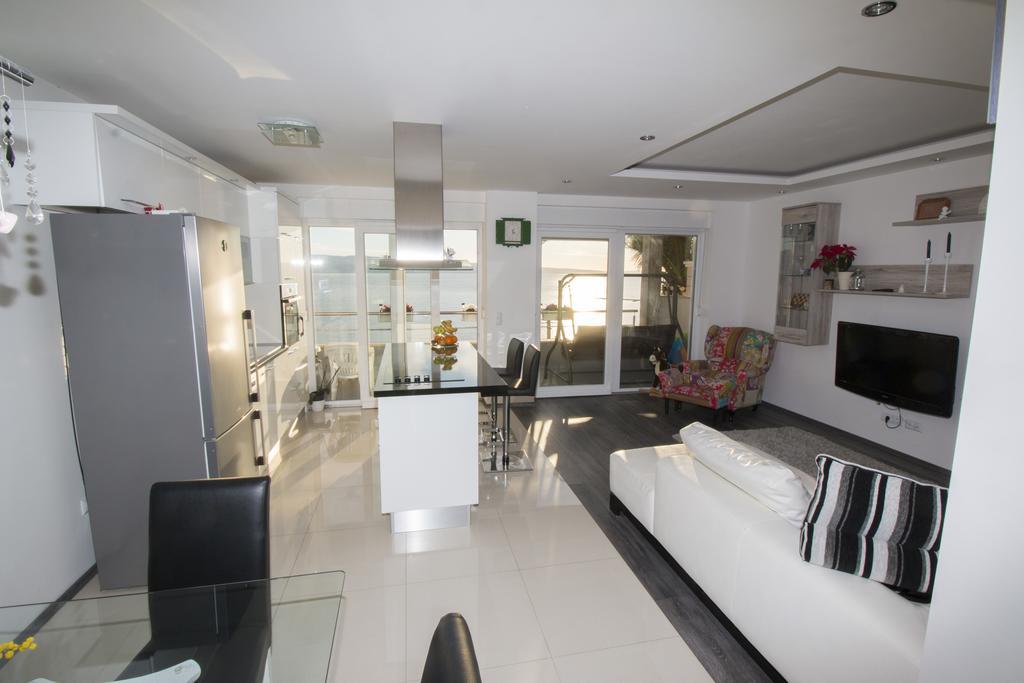 Apartment Mate Omiš Buitenkant foto